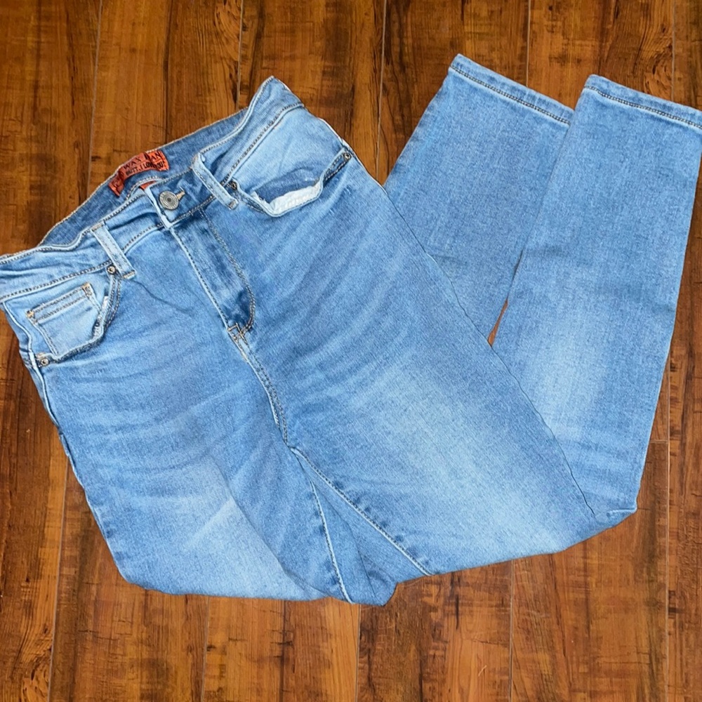 Light wash capris